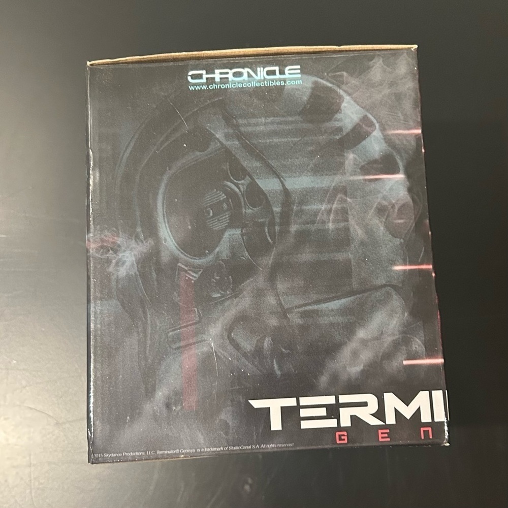 Lootcrate Exclusive Terminator Genisys Half Scale Endo Skull NIB - Picture 5 of 8